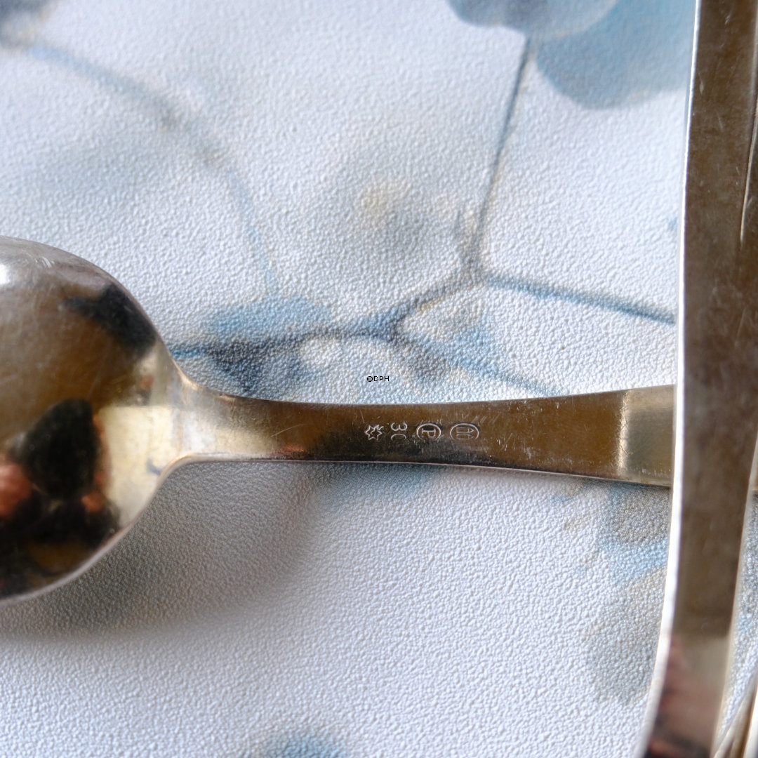 Besteckset bestehend aus Gabeln und Löffeln, insgesamt 36 Stück