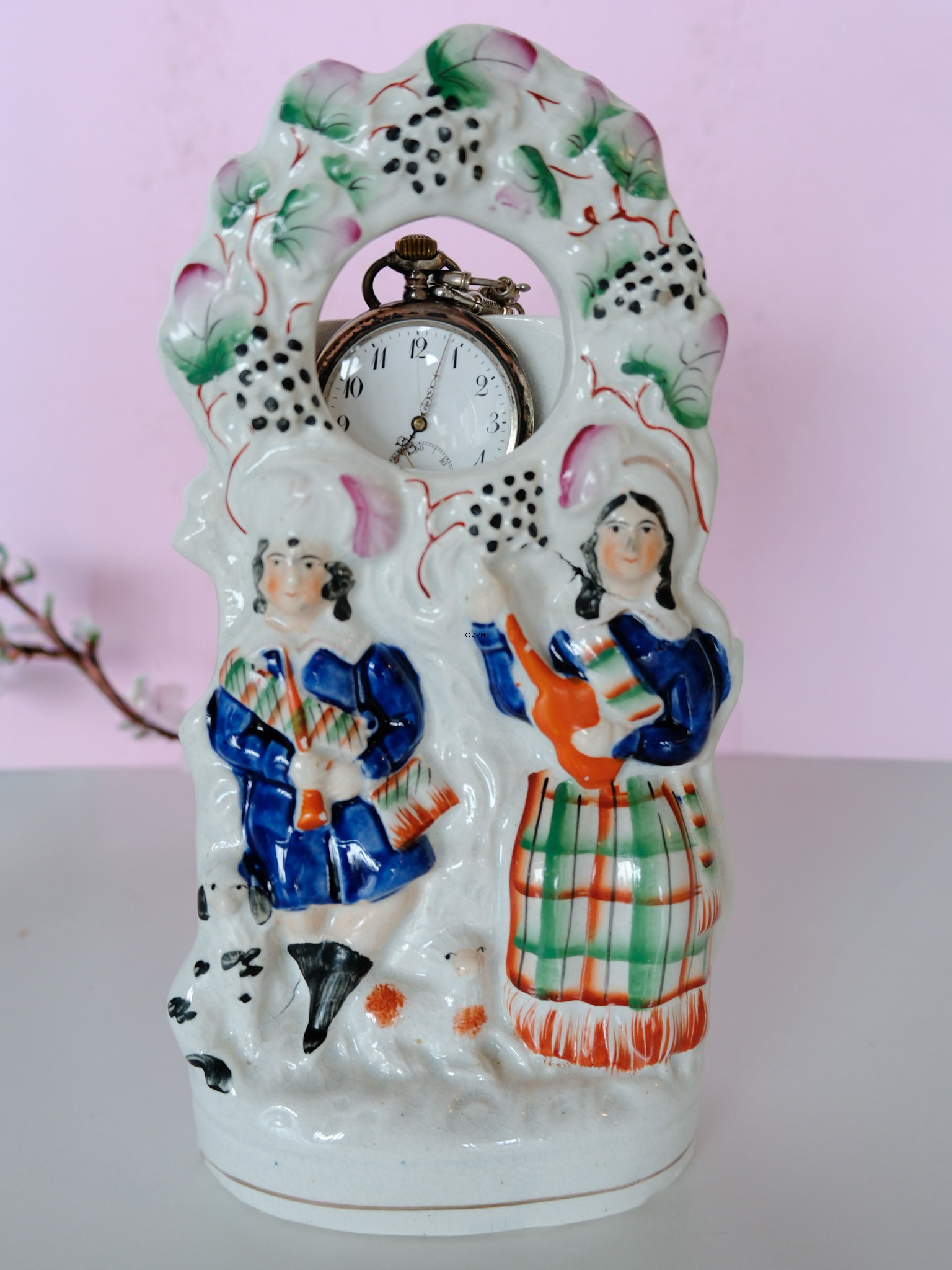 Staffordshire Figur mit Uhr
