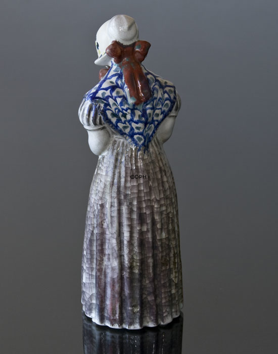 Frau mit Gesangbuch, Nr. 4418-2, Keramik, Michael Andersen & Søn