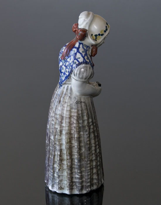 Frau mit Gesangbuch, Nr. 4418-2, Keramik, Michael Andersen & Søn