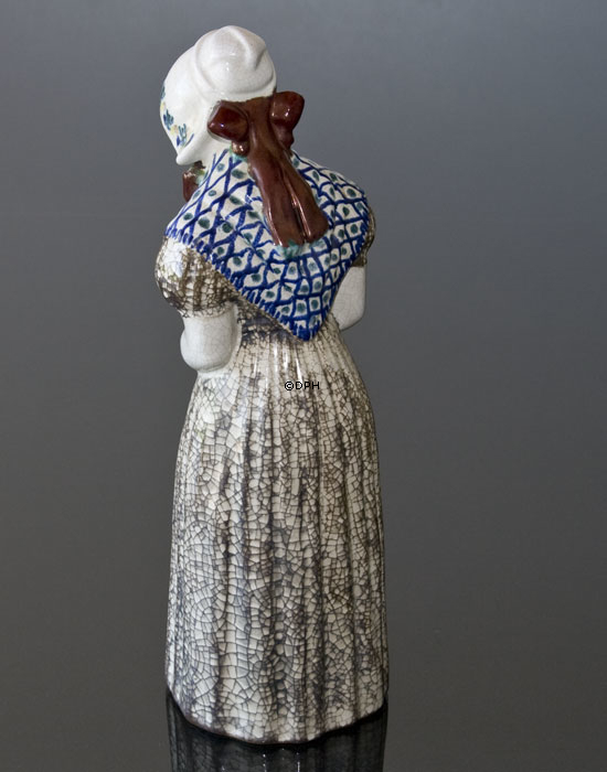 Frau mit Gesangbuch, Keramik, Nr. 4418-3, groß, Michael Andersen & Sohn
