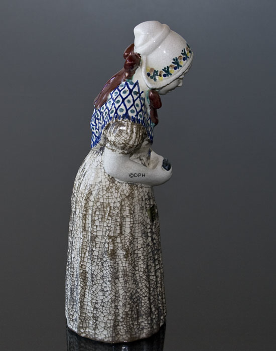 Frau mit Gesangbuch, Keramik, Nr. 4418-3, groß, Michael Andersen & Sohn