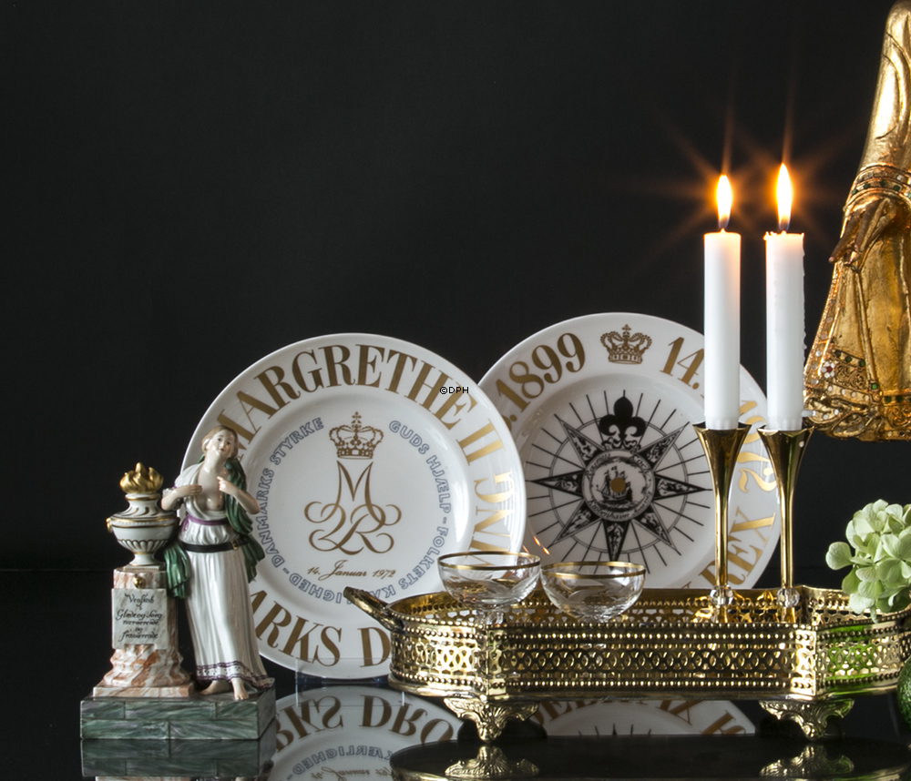 Freundschaftsfigur mit Frauen, gekleidet al Greco, Royal Copenhagen Überglasurfigur