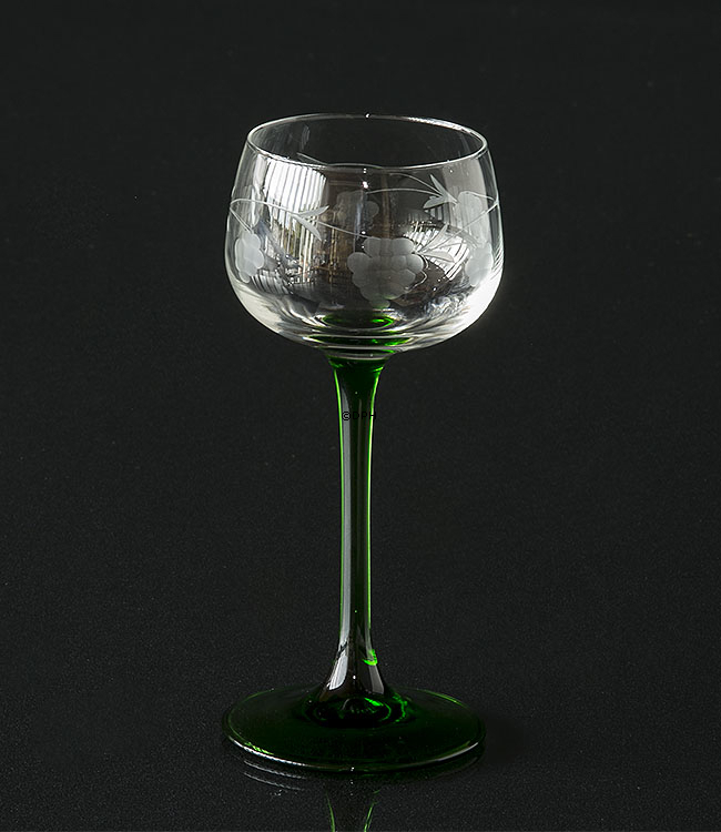 Römer weiß Wein Glas mit grüner Stiel