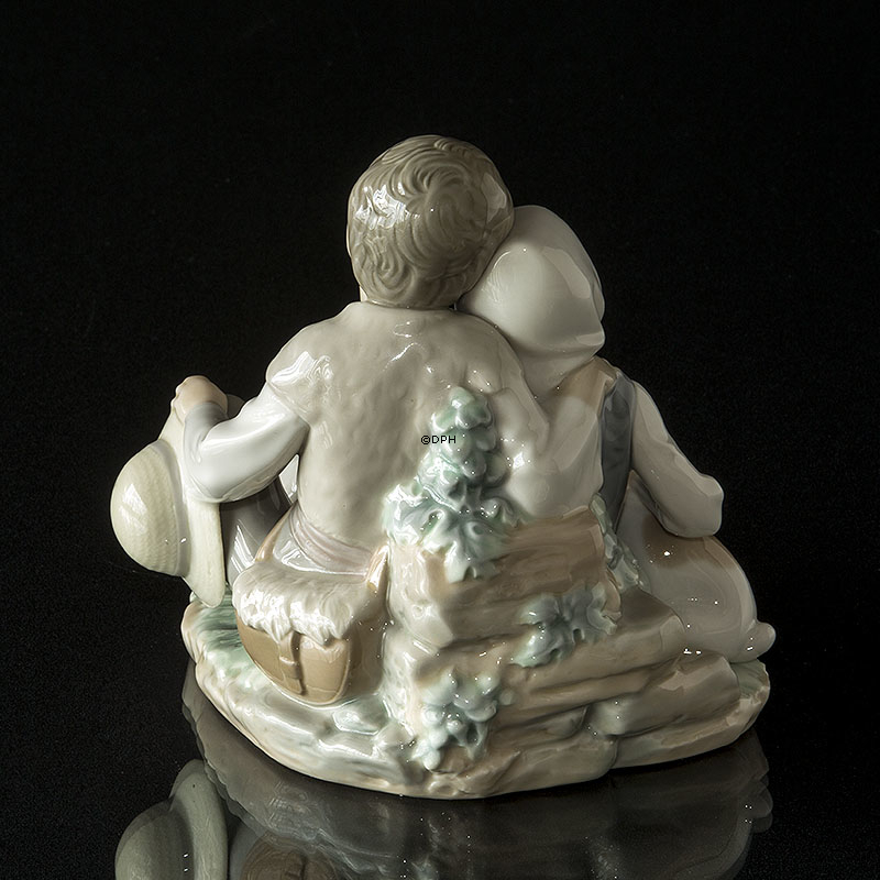 Lladro Figur, Junge und Mädchen sitzen mit Hund