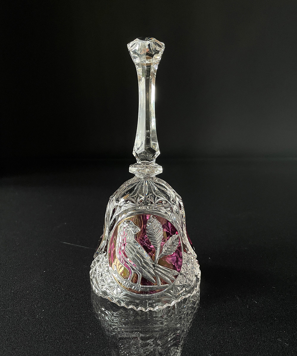 Kristallglasglocke mit Gravuren und bordeauxfarbenem Glas