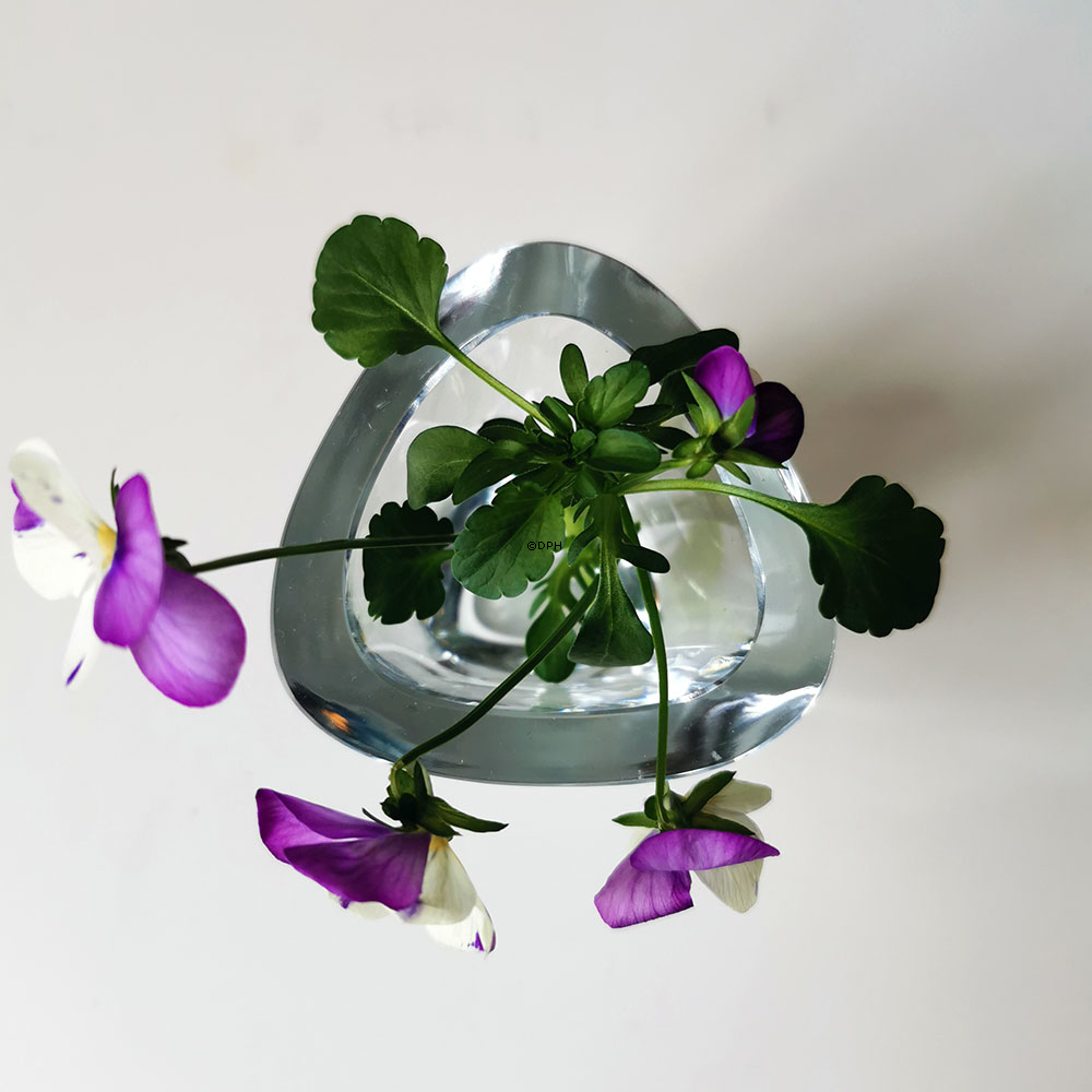 Kleine dreieckige Vase aus massivem Glas