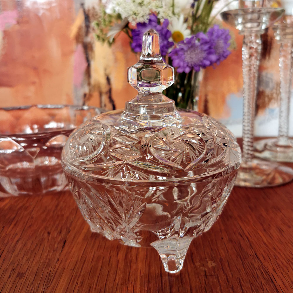 Kristallglas-Bonbonniere, Schale mit Deckel, mit Gravuren