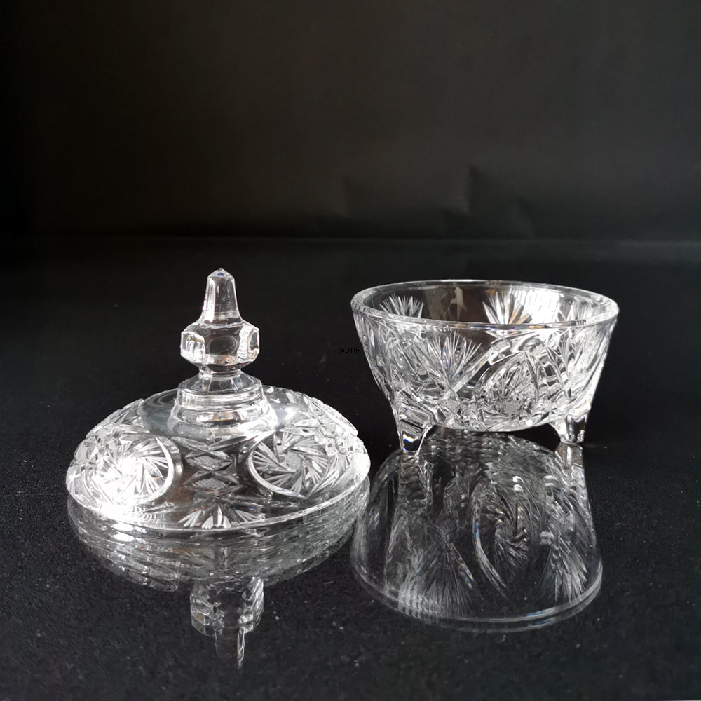 Kristallglas-Bonbonniere, Schale mit Deckel, mit Gravuren