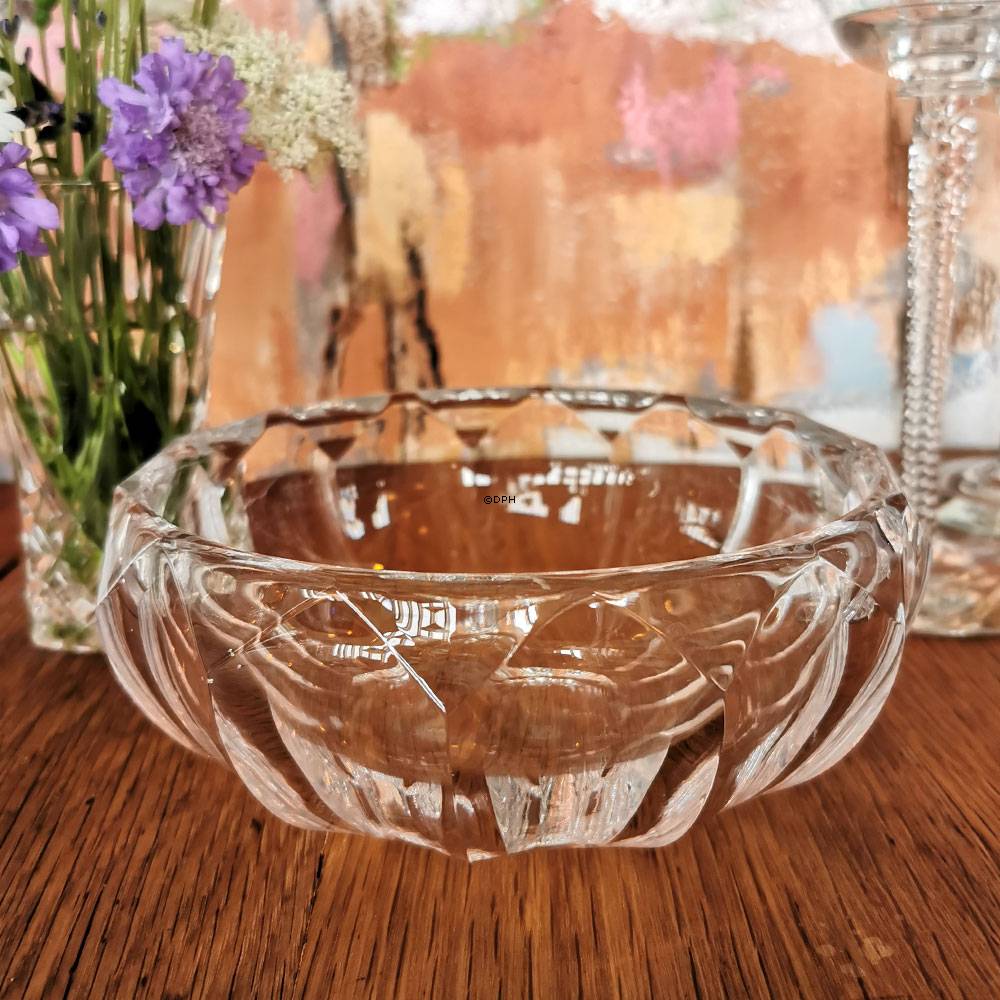 Glasschale mit "Kanten"