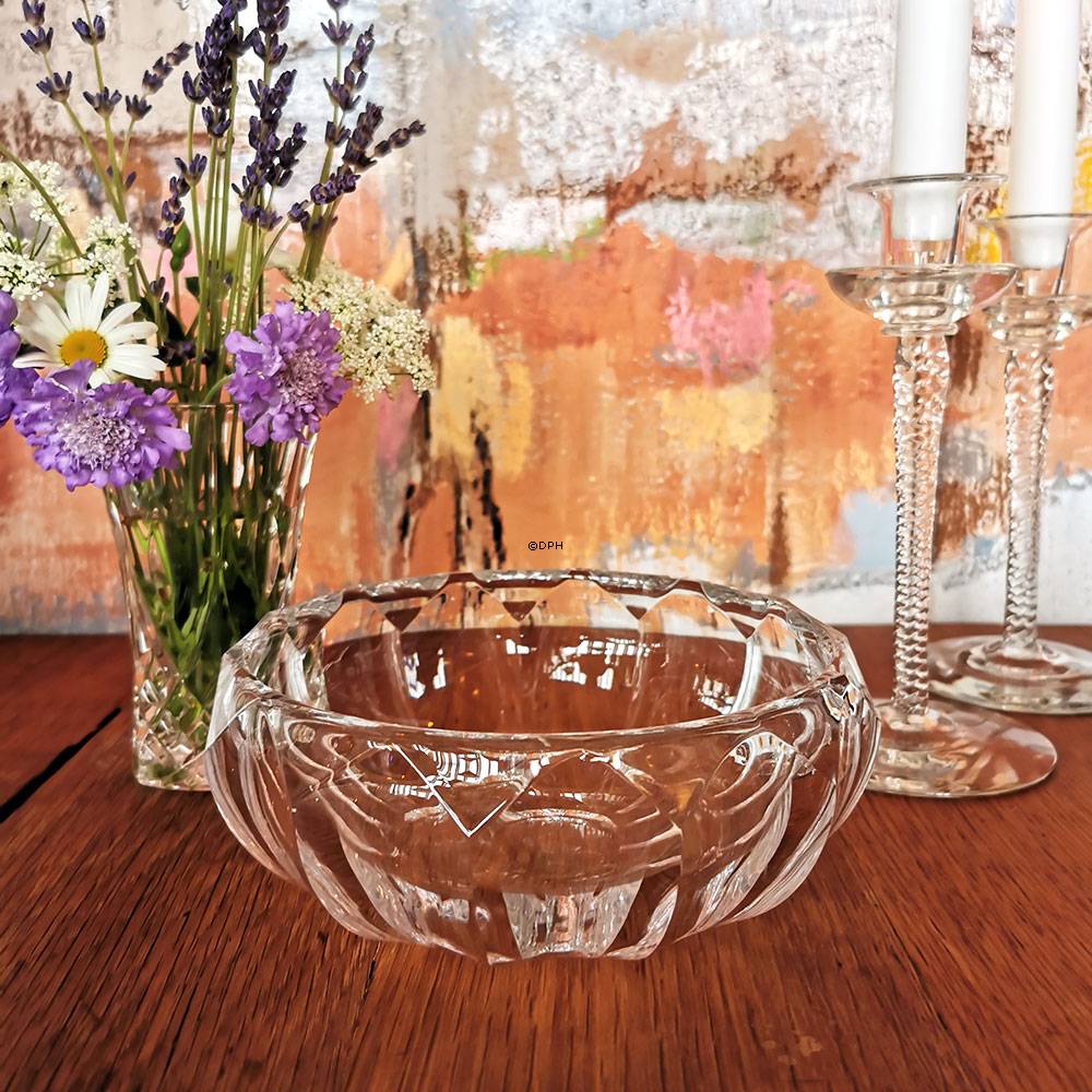 Glasschale mit "Kanten"