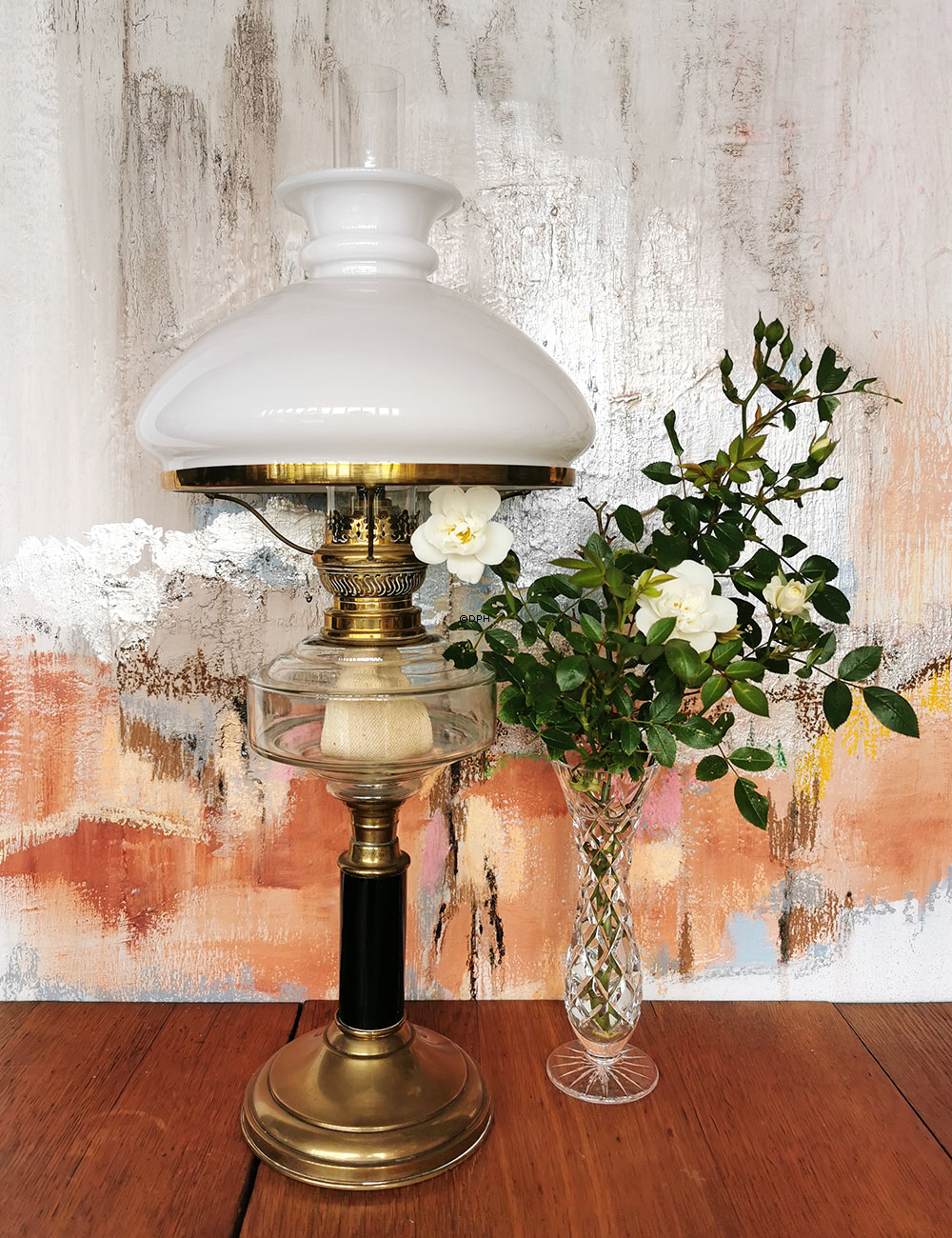 Antike Petroleumlampe aus Glas und Messing