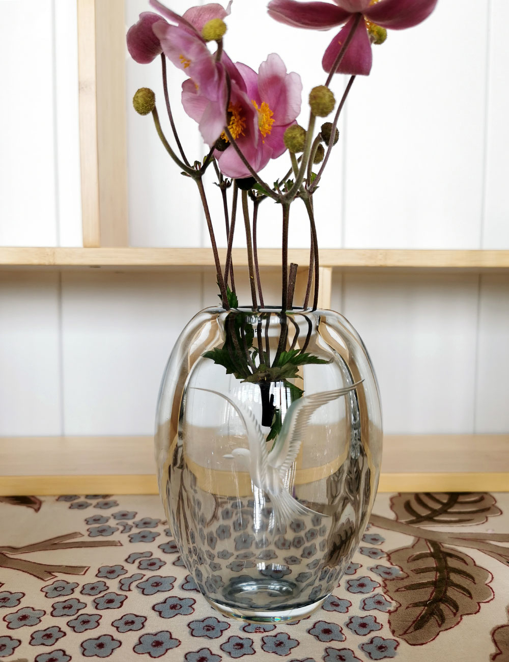 Glass Vase mit Gravuren von Vogel