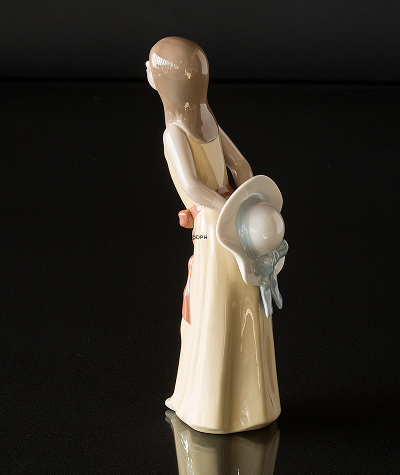 Lladro Figur Mädchen mit Hut, Höhe 25 cm