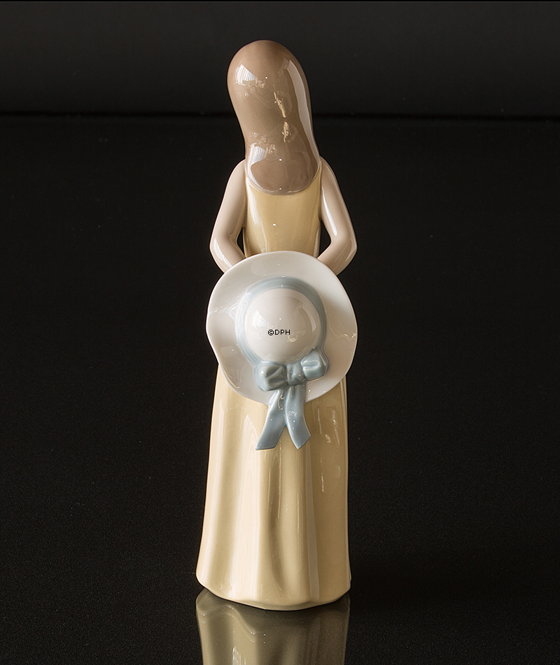 Lladro Figur Mädchen mit Hut, Höhe 25 cm