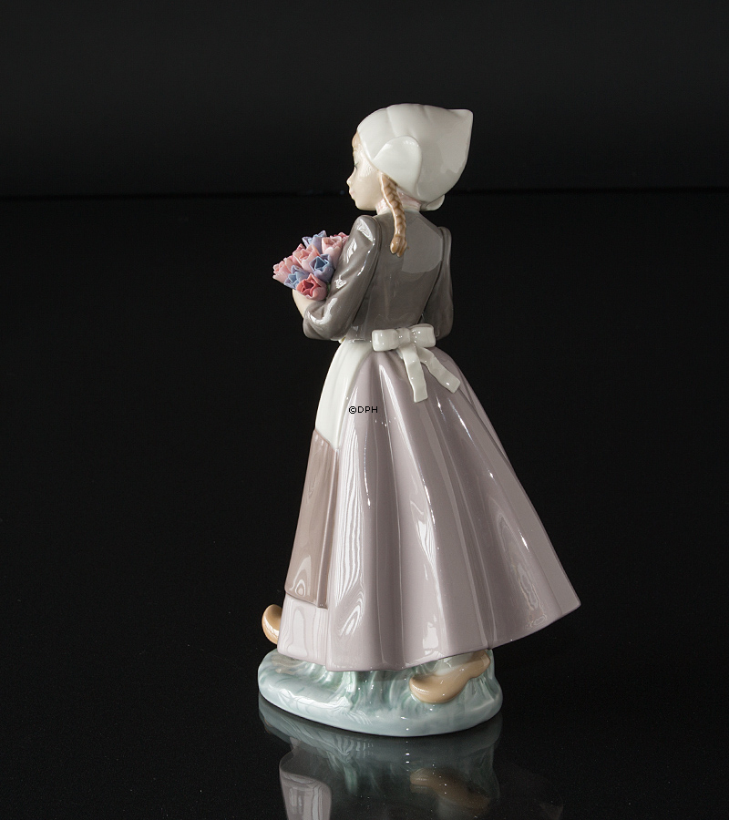 Lladro Figur Mädchen mit Blumen, Höhe 26 cm