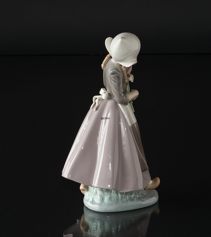Lladro Figur Mädchen mit Blumen, Höhe 26 cm