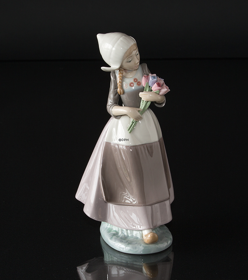 Lladro Figur Mädchen mit Blumen, Höhe 26 cm