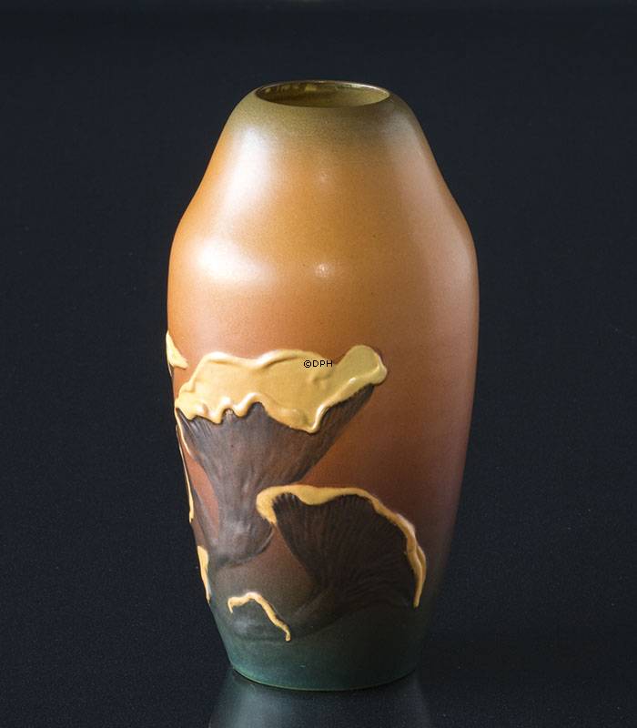 Ipsen Vase mit Pilzen, Nr. 577