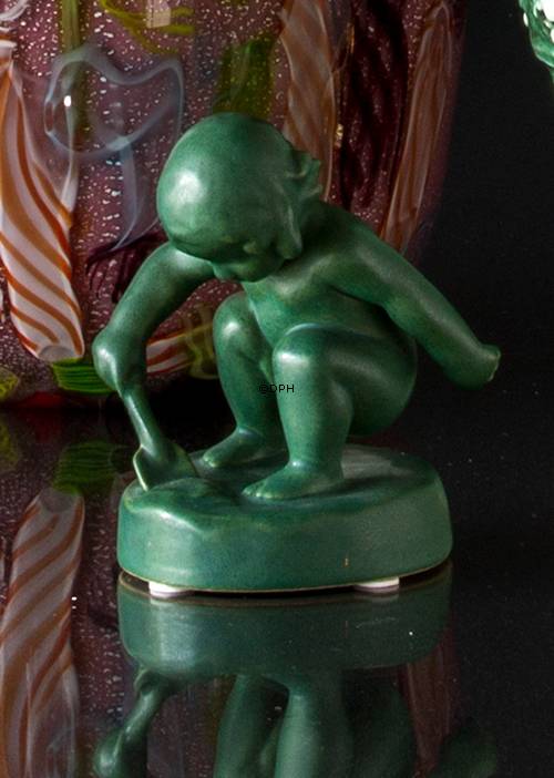 Mädchen mit Schaufel, Ipsen Figur