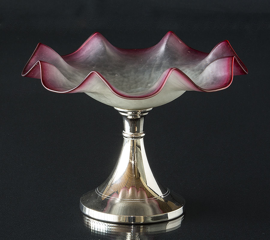 Kuchenschale auf Fuß mit welliger Pink Schale ø23cm