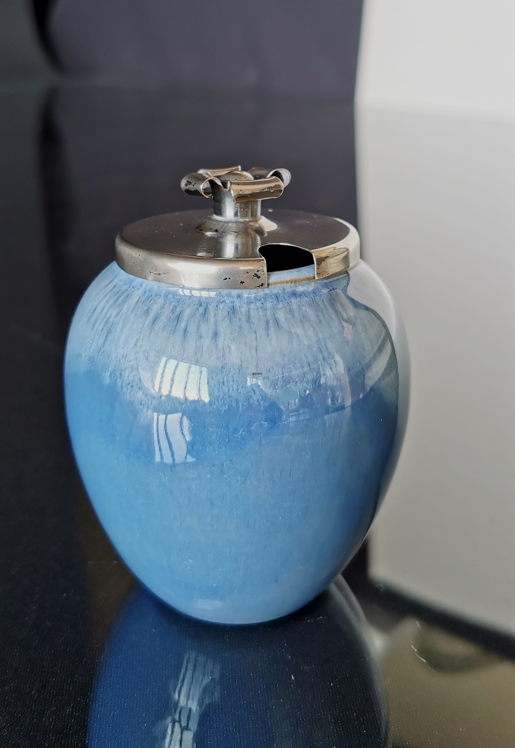 Einzigartiger Krug mit Deckel in Silber beim Silberschmidt Johannes Siggaard