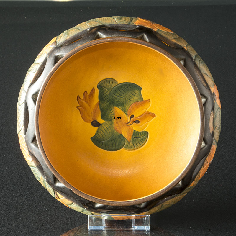 Ipsen Schale mit Blättern auf der Kante Nr. 127 XI