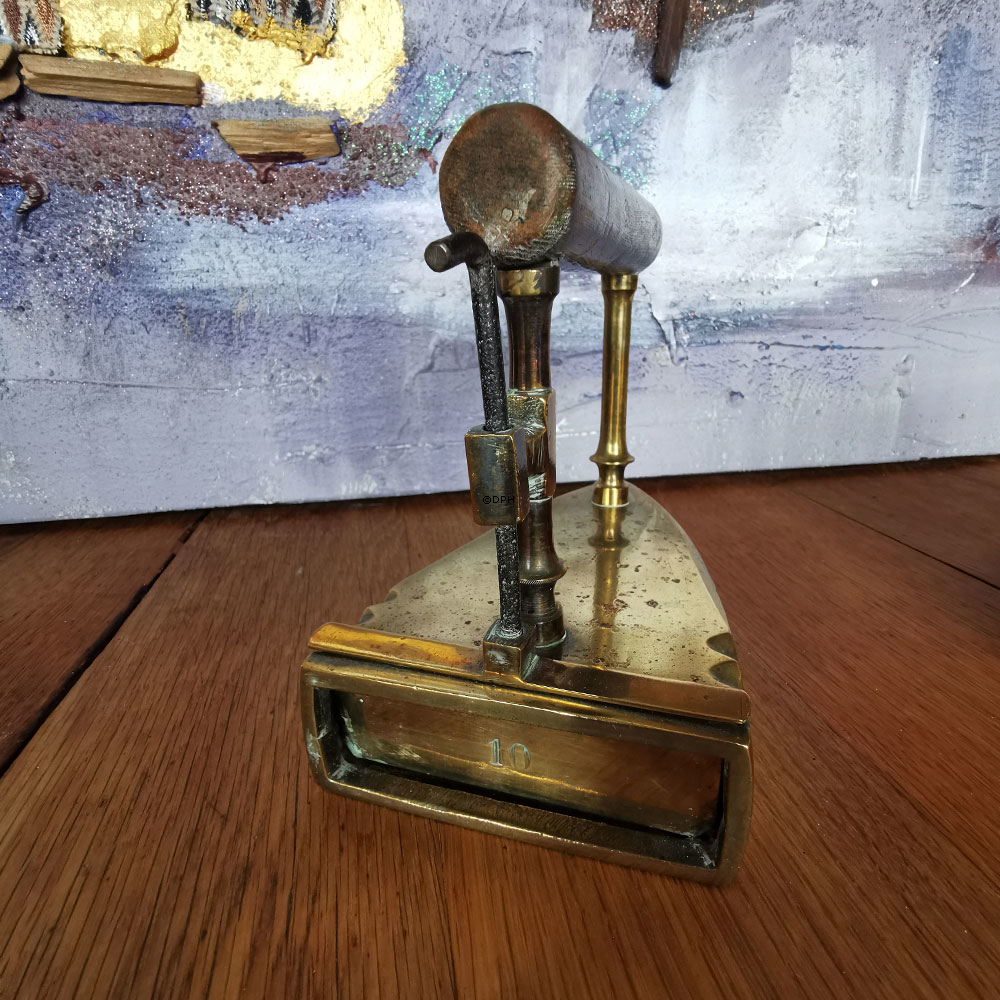 Messing Bügeleisen mit Öffnung auf der Rückseite mit intaktem Heizstein (10)