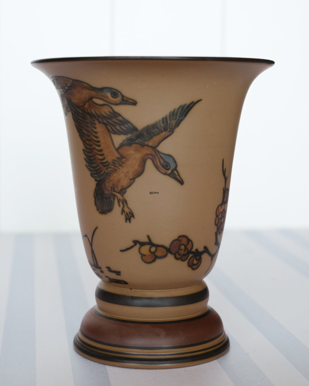 Hjorth Vase Nr. 210 mit Enten, Bornholmer Keramik