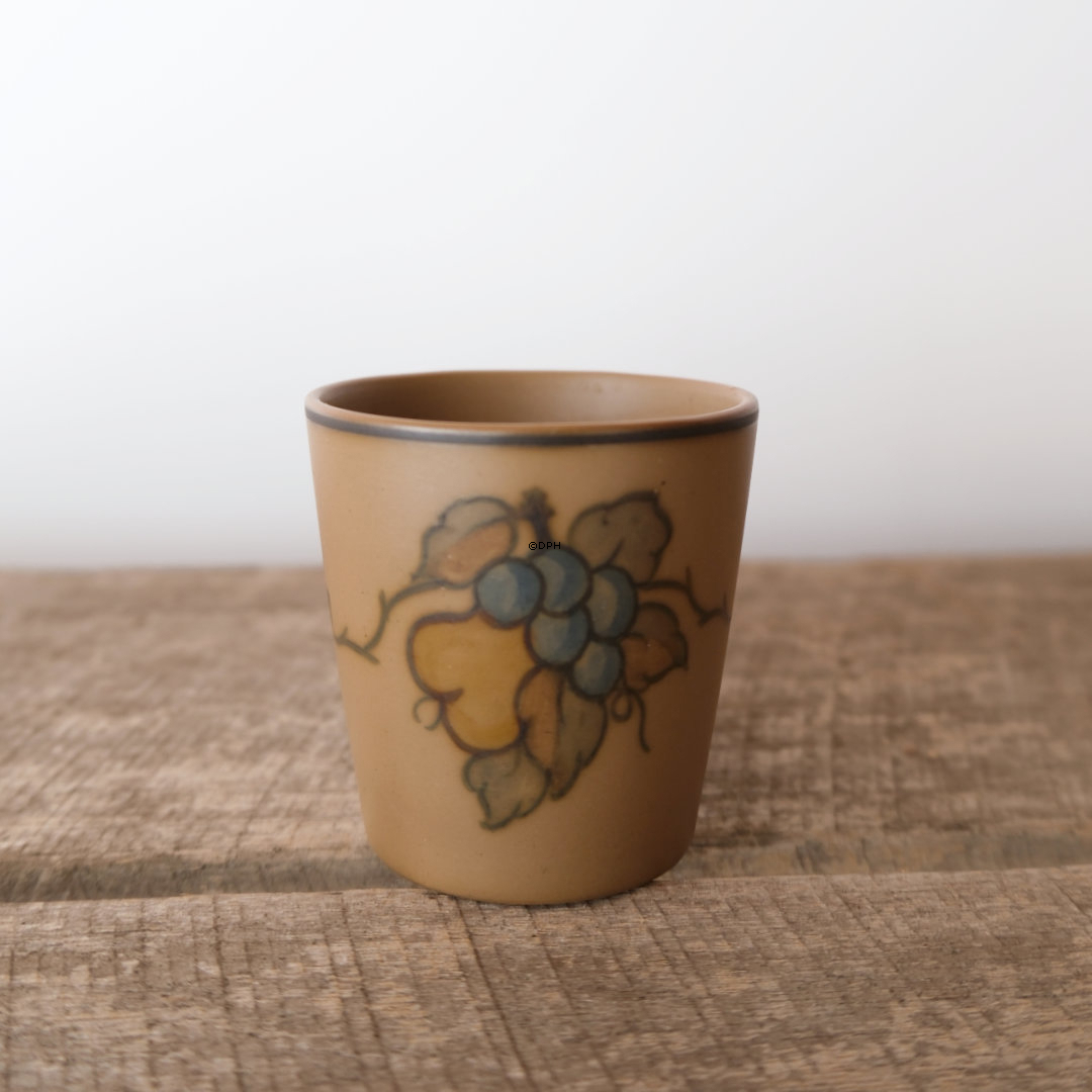 L. Hjorth Vase mit Früchten

, Bornholmer Keramik