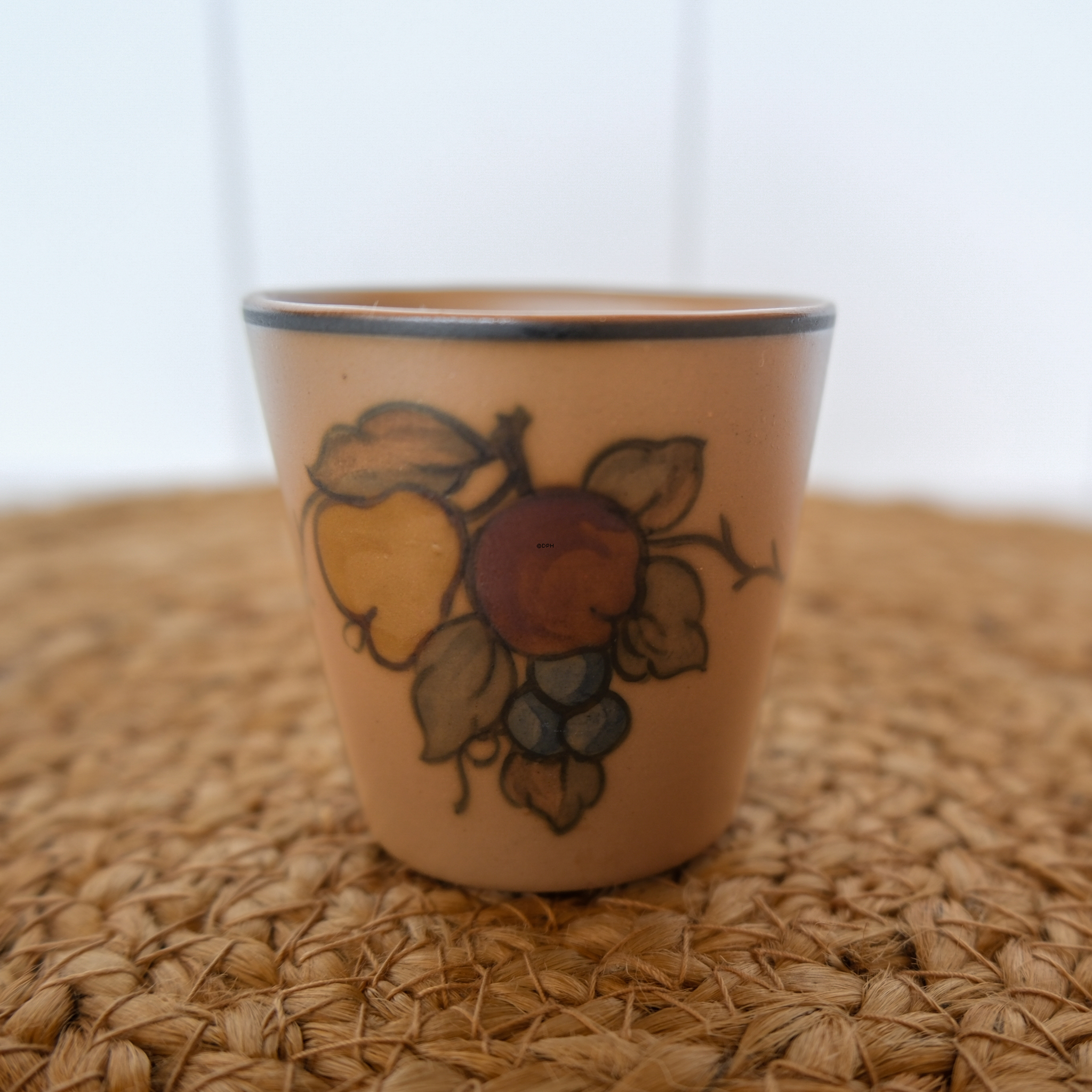 L. Hjorth Vase mit Früchten

, Bornholmer Keramik