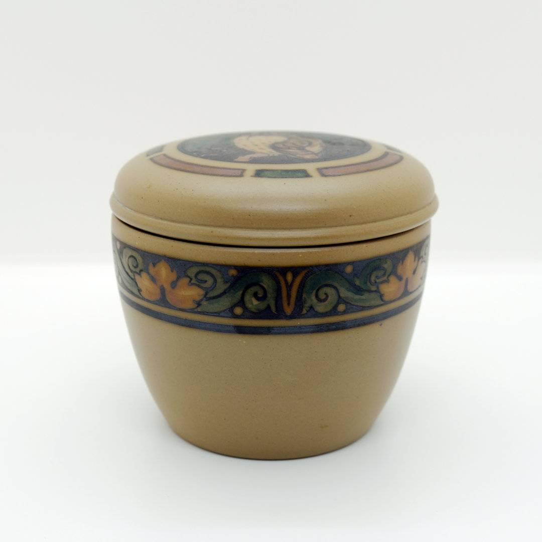 L. Hjorth Krug mit Deckel Nr. 25, mit Eule