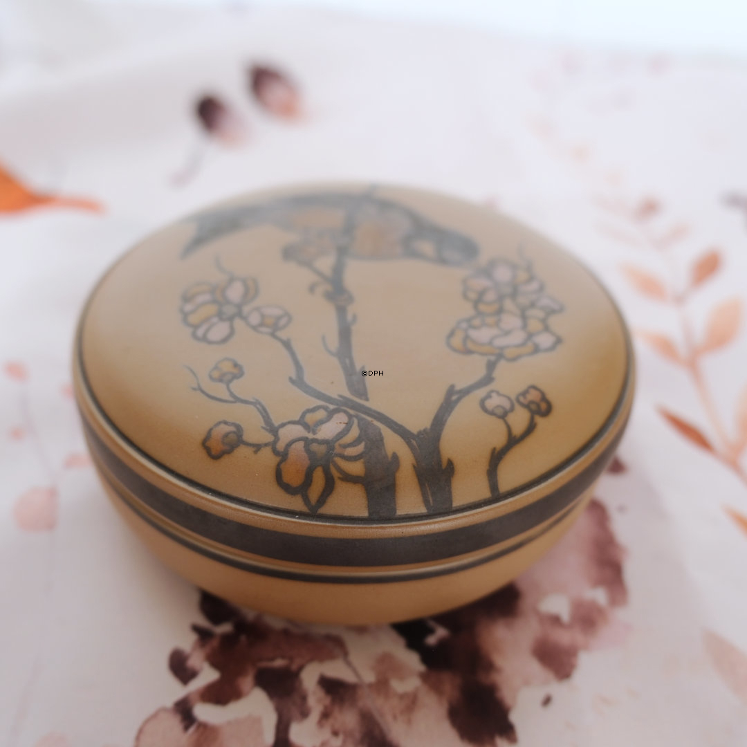 L. Hjorth Krug mit Deckel Nr. 10, mit Vogel