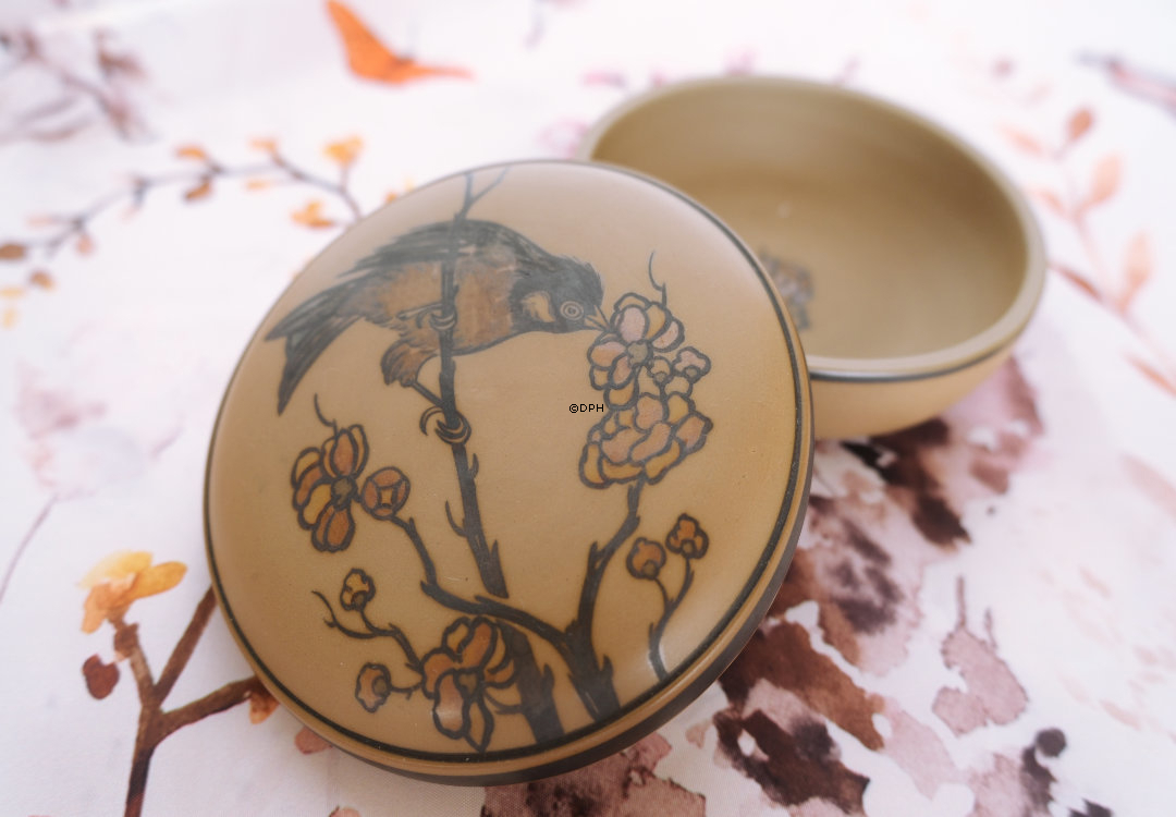 L. Hjorth Krug mit Deckel Nr. 10, mit Vogel