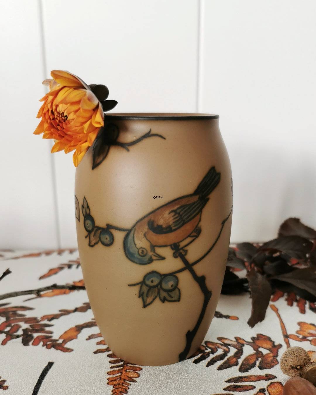 Hjorth Vase Nr. 55 mit Vogel&#xD;&#xA;,  Bornholmer Keramik