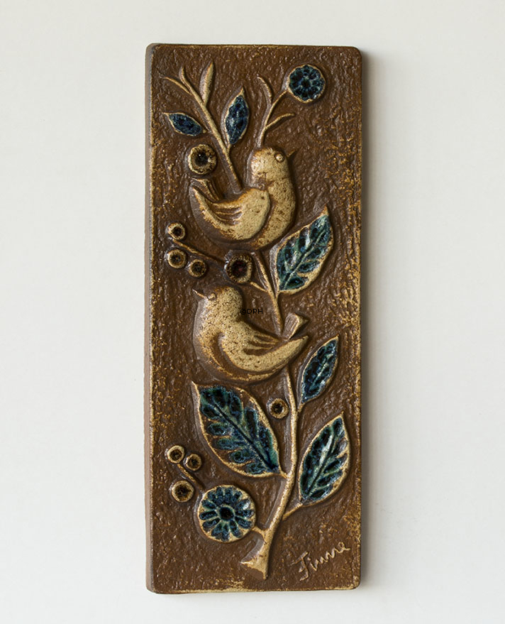 Relief mit Vögeln auf Zweig, Søholm, Steinzeug