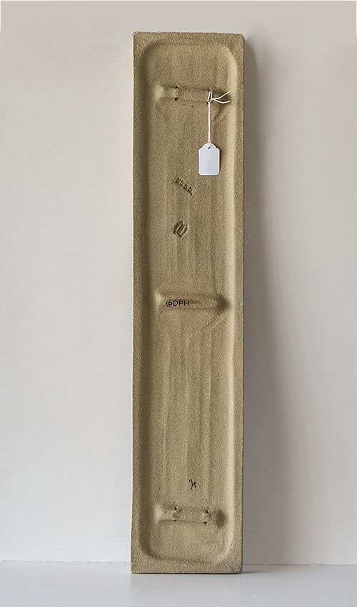 Relief mit Weißen Blumen auf Blauem Hintergrund, Søholm, Steinzeug