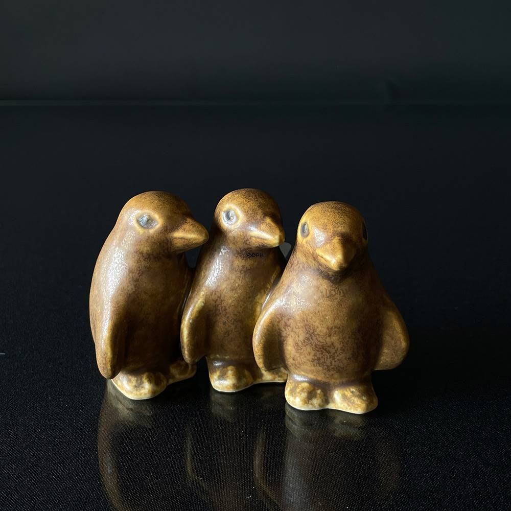 Drei Pinguine, Keramikfigur von KNUD BASSE 11 X 7 cm