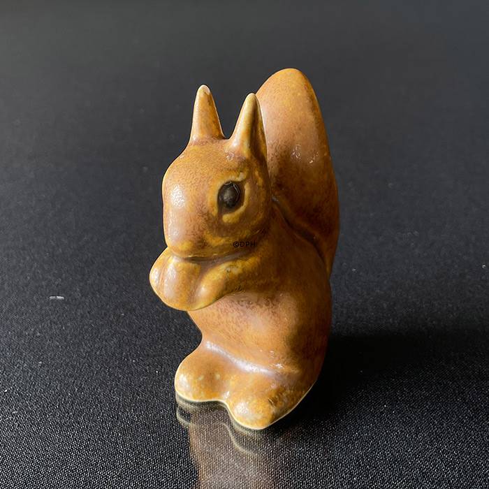 Eichhörnchen, Figur von Knud Basse H11cm  (kleine Reparatur in der Nähe des Ohrs)