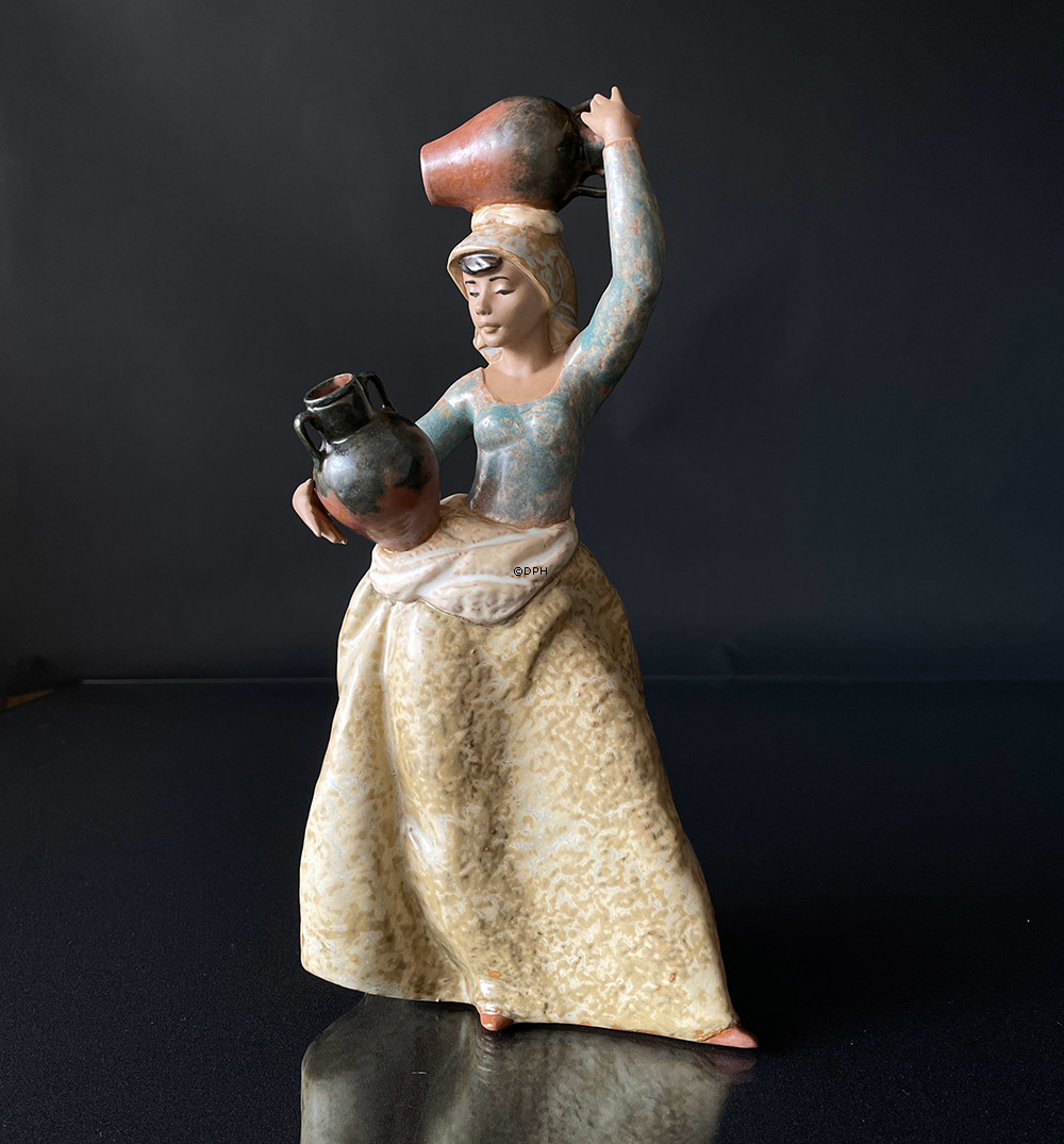 Lladro Figur junge Frau mit Wasserkrügen "Wasserträgerin" 33 cm