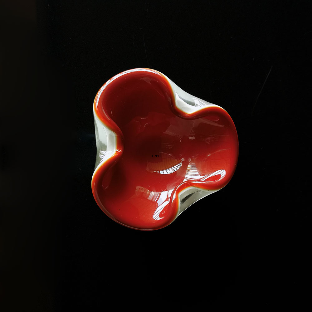 Glasschale, rot, asymmetrischer Rand