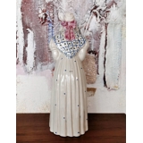 Frau mit Gesangbuch, Nr. 4418-k2, Keramik, Michael Andersen & Søn