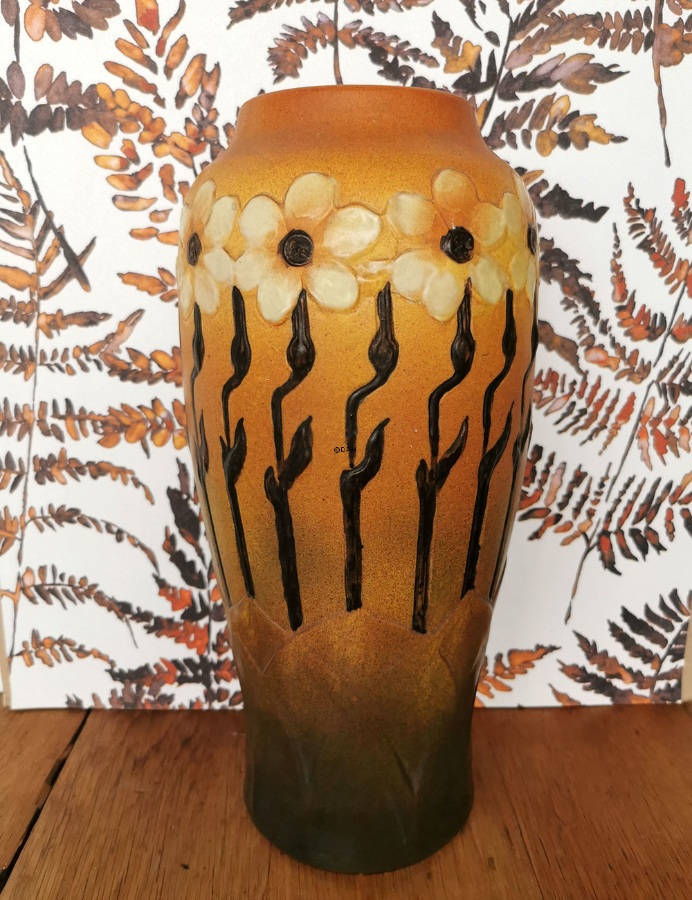 P. Ipsens Enke 370 Vase mit Blumenmotiv, 36 cm