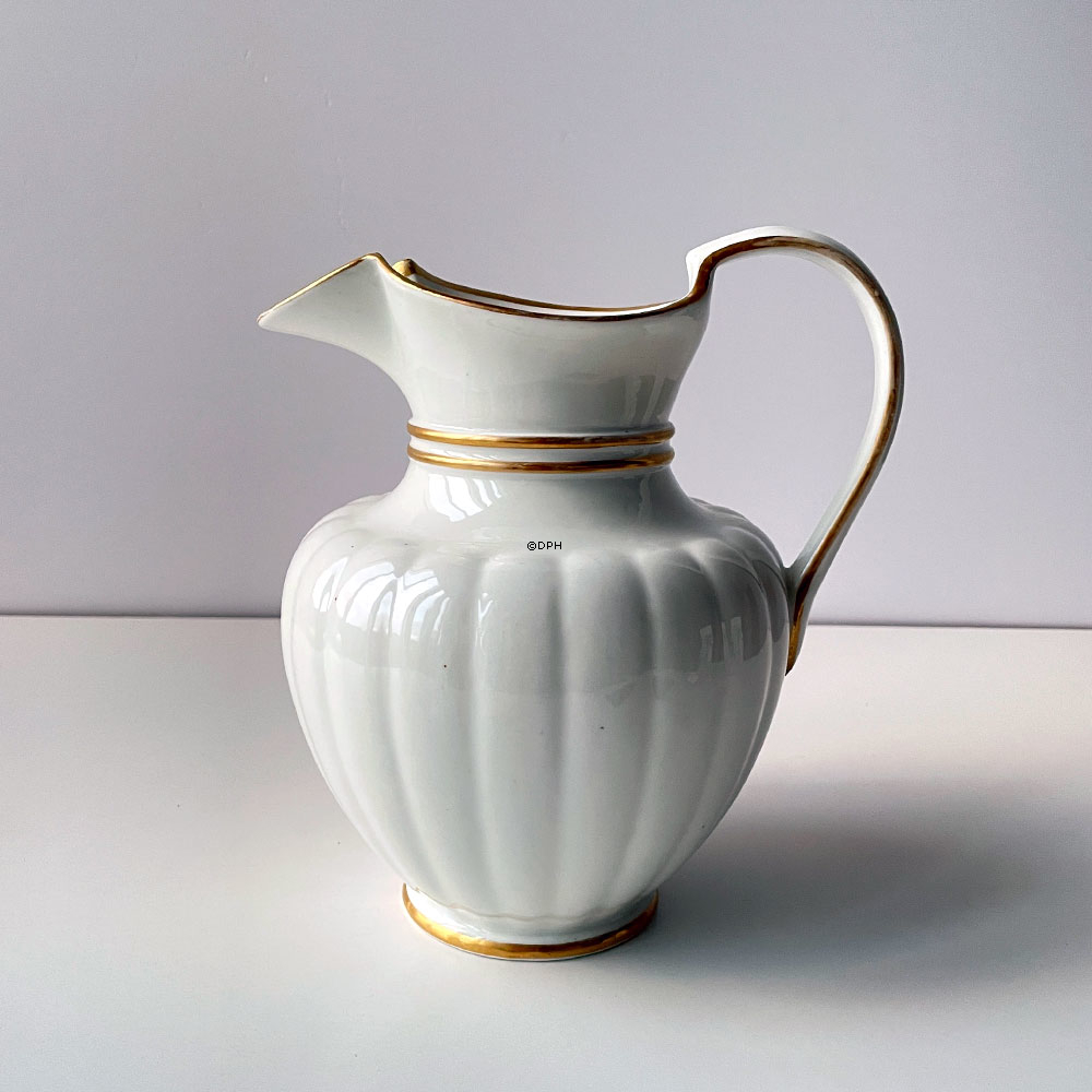 Sehr seltene Schokoladen- oder Punschkanne mit Deckel, Royal Copenhagen, weiß mit Gold (vor 1894)