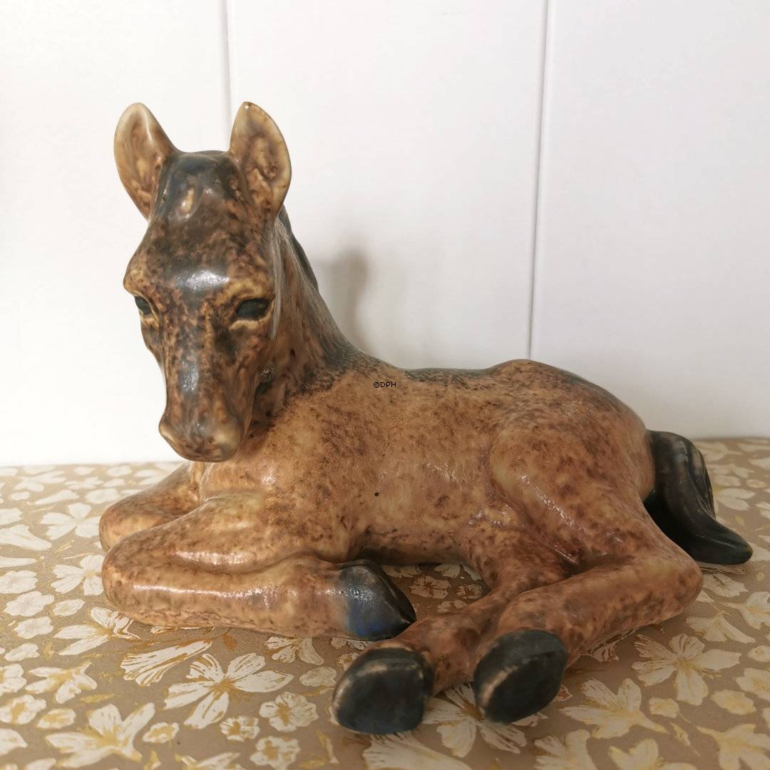 Fohlen (Pferd) stehend, Keramik