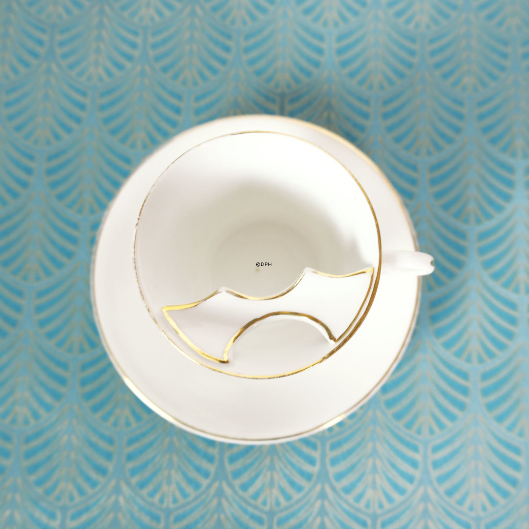 Sehr schöne alte große Schnurrbarttasse mit Untertasse mit Markierung CT (Tasse Ø 10cm - Untertasse Ø 16cm)