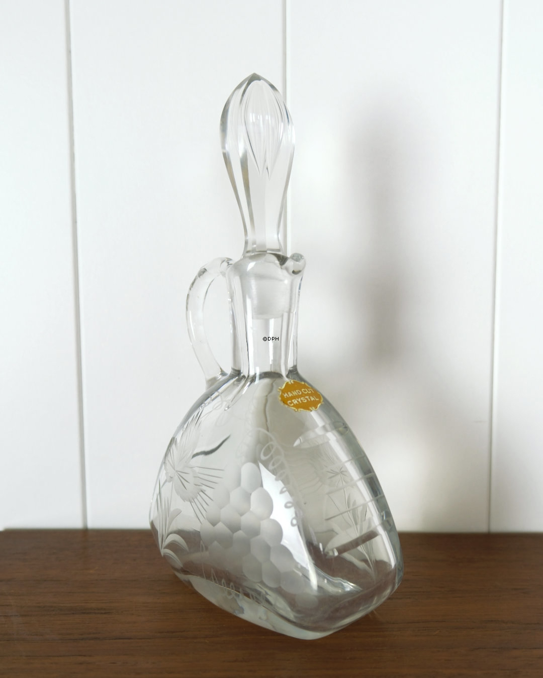 Kristallkaraffe mit handgeschliffenem Traubenmotiv