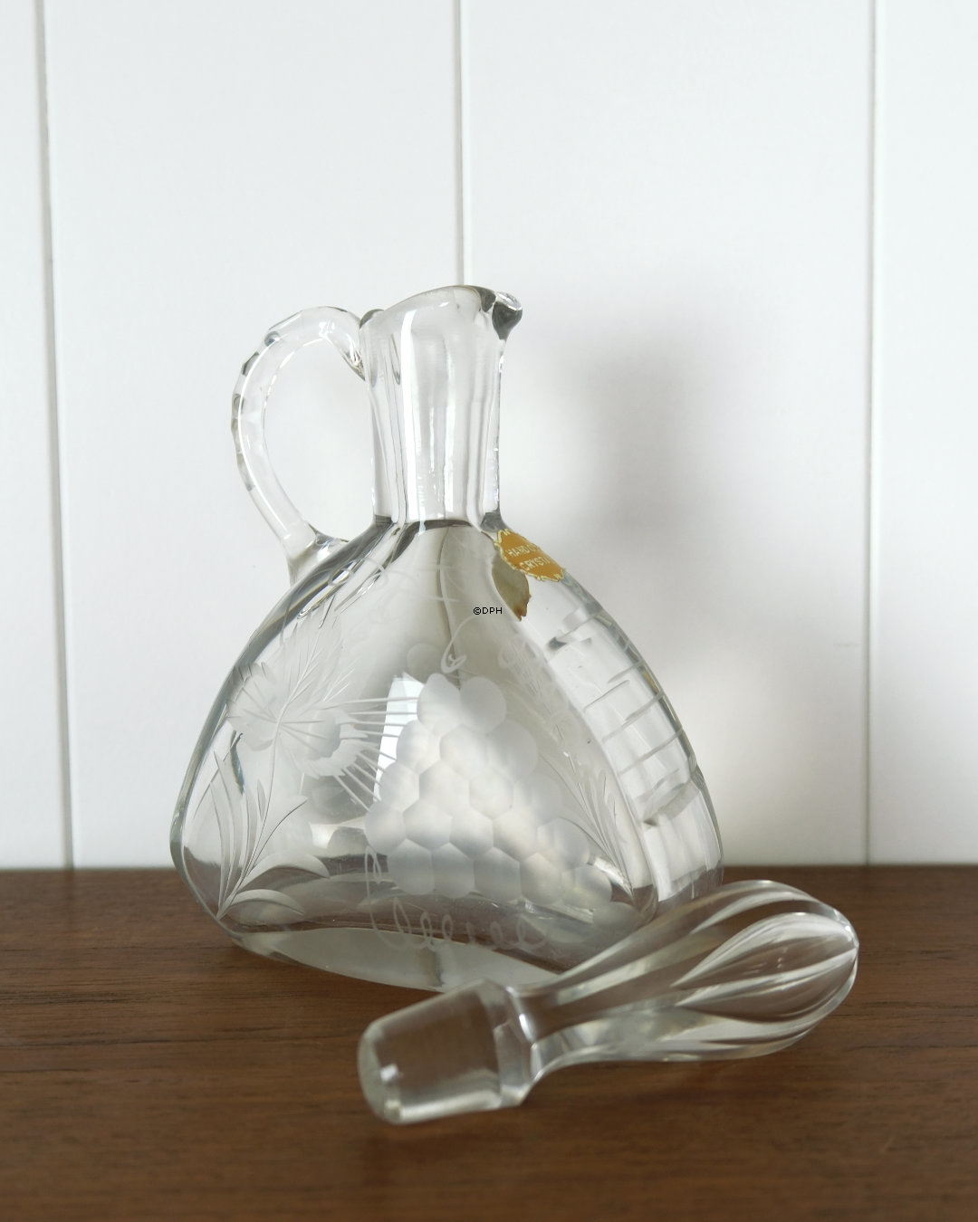 Kristallkaraffe mit handgeschliffenem Traubenmotiv