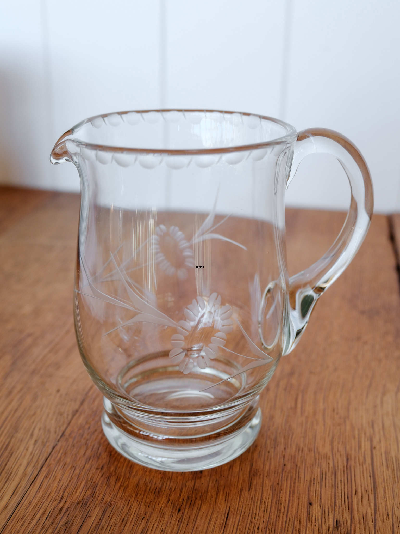 Glas Kanne mit Gravuren