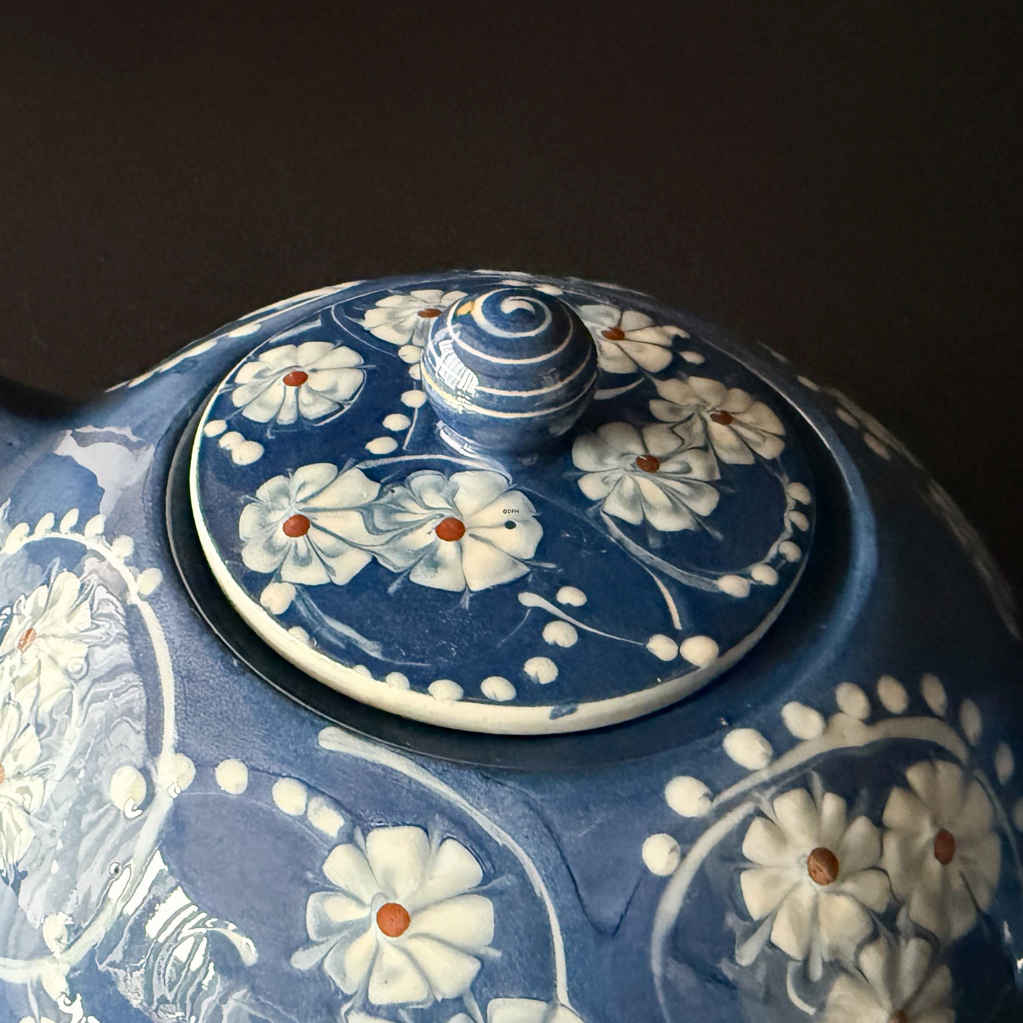 Käher Keramik-Teekanne Marguerite, marineblaue Glasur mit weißen Blumen